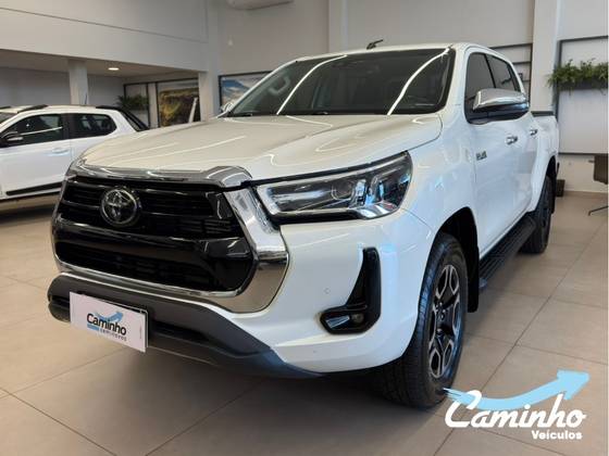 TOYOTA HILUX 2.8 D-4D TURBO DIESEL CD SRX 4X4 AUTOMÁTICO TOYOTA HILUX 2.8 D-4D TURBO DIESEL CD SRX 4X4 AUTOMÁTICO